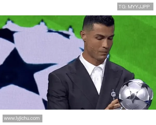 欧冠赛场惊现奇葩事件球迷闯入抢夺C罗珍贵球衣